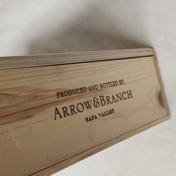 Arrow and Branch Wine Box w/hold up holder - Picture 16 of 16